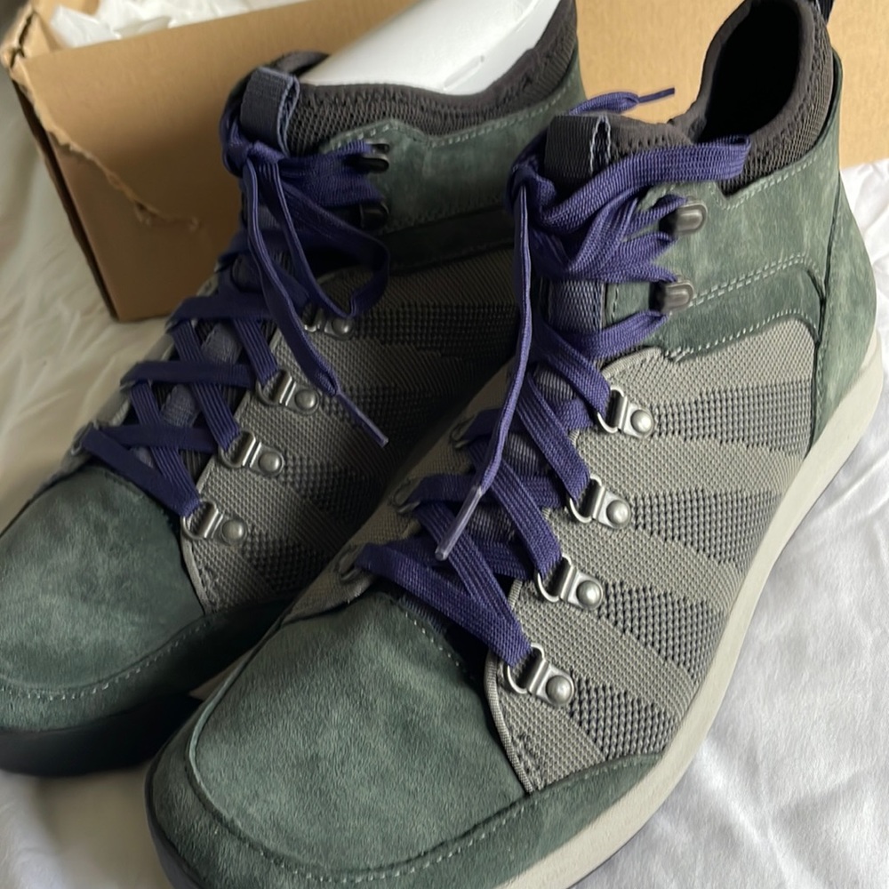 New with tags L.L. bean hiking boots size 12